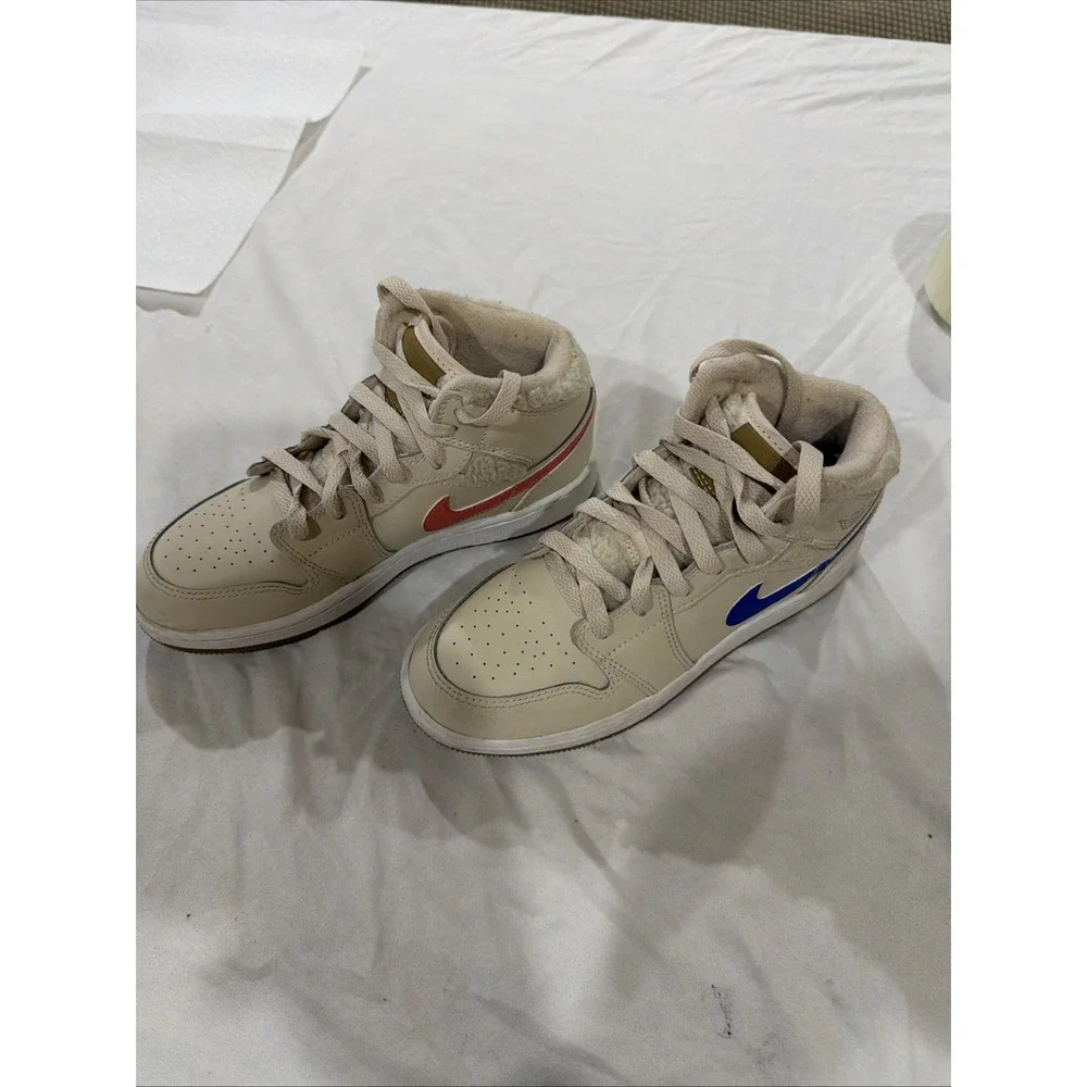 Nike Air‎ Jordan 1 Mid GS Fleece Beige Youth Size 4Y DO2207-264 - Picture 10 of 13